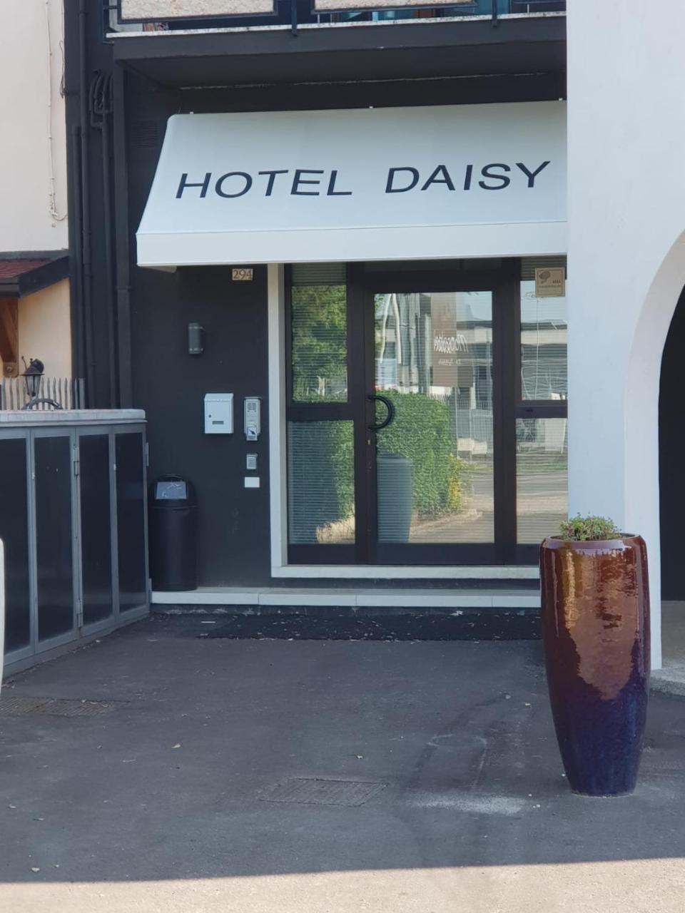 Hotel Daisy San Giovanni Lupatoto Exteriör bild